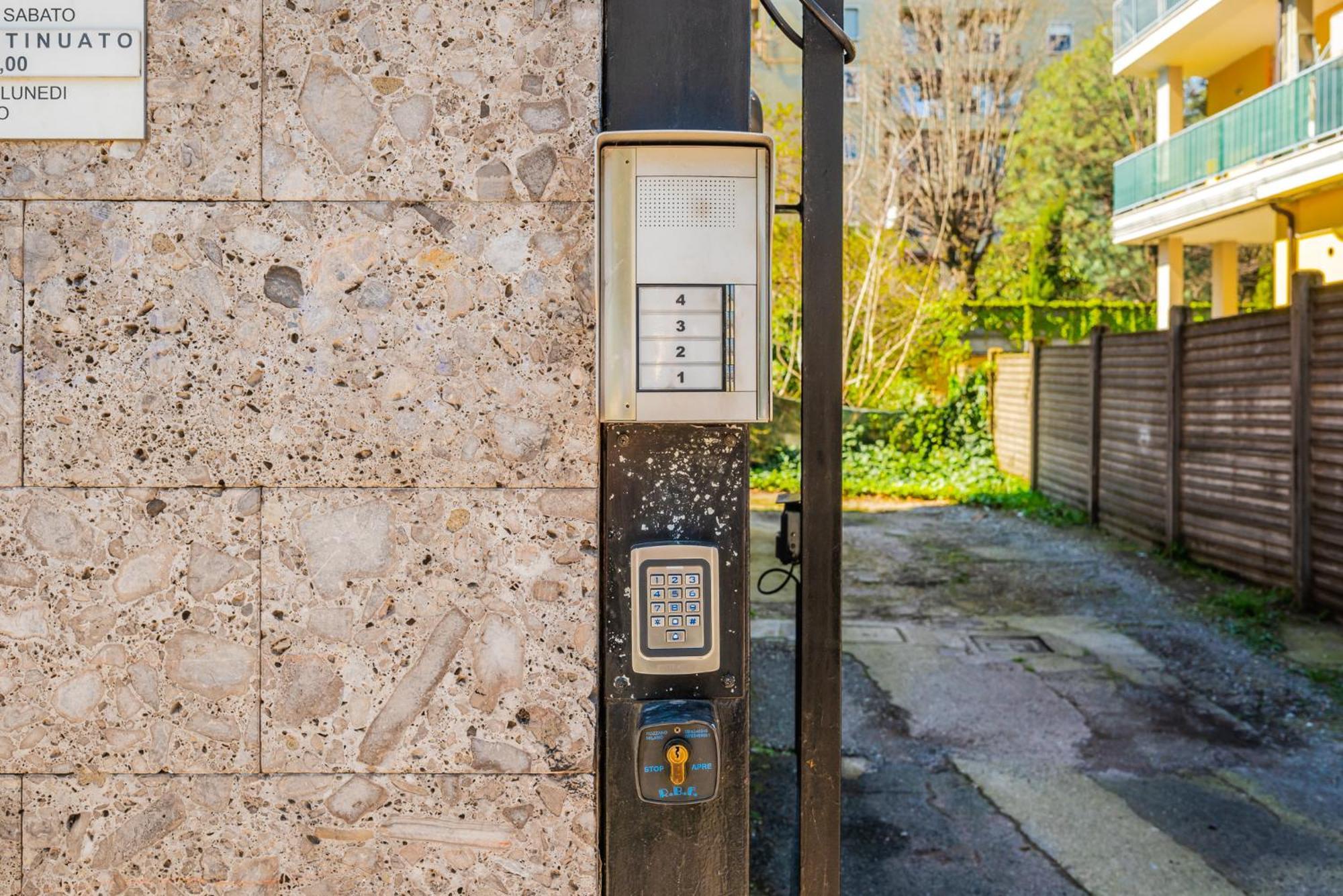 Roma 23, Smartstay Rozzano Exteriér fotografie